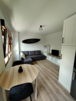 Digital Nomad Paradise - Garaje/PC monitor